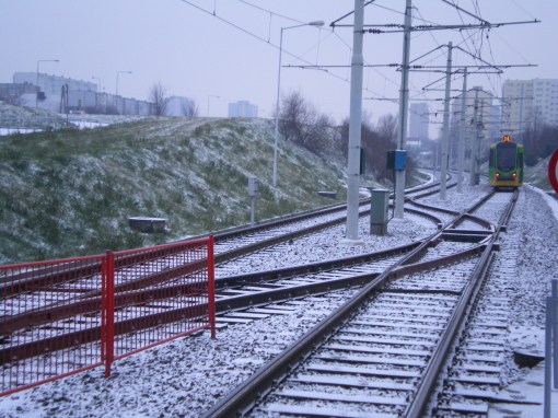 Przeplot między torami na trasie Poznańskiego Szybkiego Tramwaju (przy przystanku Słowiańska)