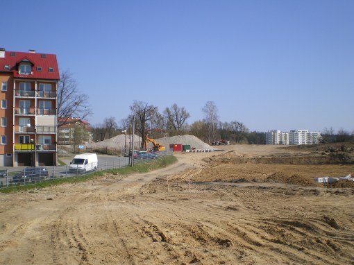 Budowa alei Sikorskiego (po lewej blok przy ulicy Jarockiej 76d)