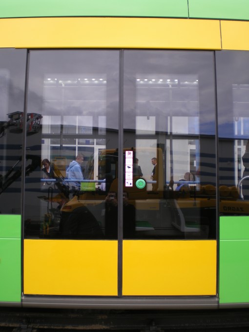 Drzwi podwójne (dwustrumieniowe) w Solarisie Tramino