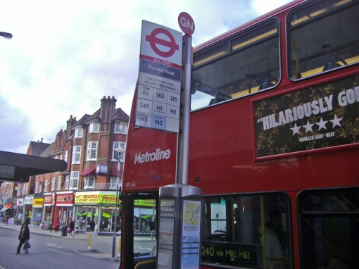 Przystanek autobusowy Finchley Road w Londynie
