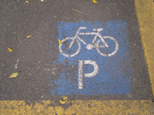 Oznakowanie miejsca parkingowego dla rowerów w Budapeszcie