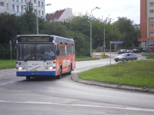Volvo B10BLE na placu Konstytucji 3 Maja