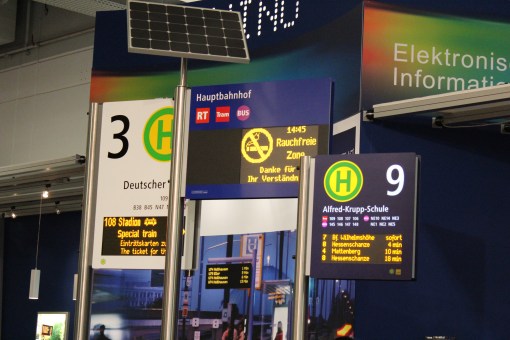 Tablice informacji pasażerskiej firmy Lumino