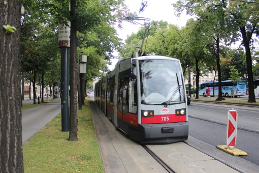 Tramwaj Siemens ULF na Burgring w Wiedniu