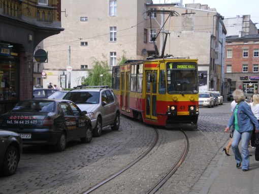 Konstal 805Na skręca z placu Miłośników Astronomii w Starą w Grudziądzu