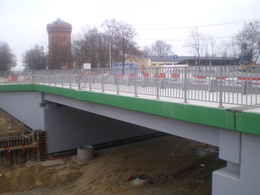 Budowa ulicy Obiegowej i biegnącej przy niej linii tramwajowej - wiadukt ulicy Żołnierskiej (16 listopada 2014)