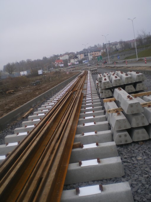 Budowa linii tramwajowej przy ulicy Płoskiego (22 listopada 2014)