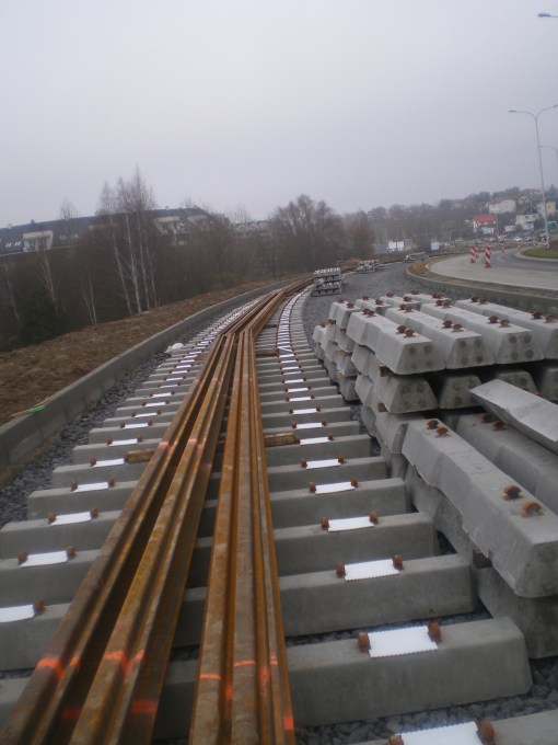 Budowa linii tramwajowej przy ulicy Płoskiego (22 listopada 2014)