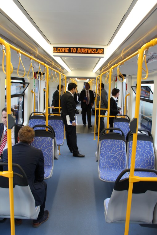 Wnętrze tramwaju wysokoperonowego (Stadtbahn) Durmazlar Durmaray