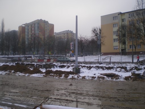 Słup trakcji tramwajowej na ulicy Dworcowej (22 stycznia 2015)