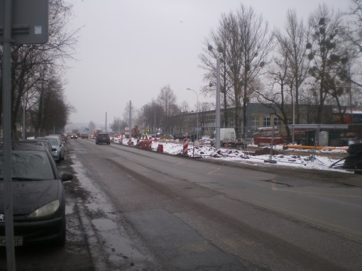 Słupy trakcji tramwajowej na ulicy Towarowej (22 stycznia 2015)