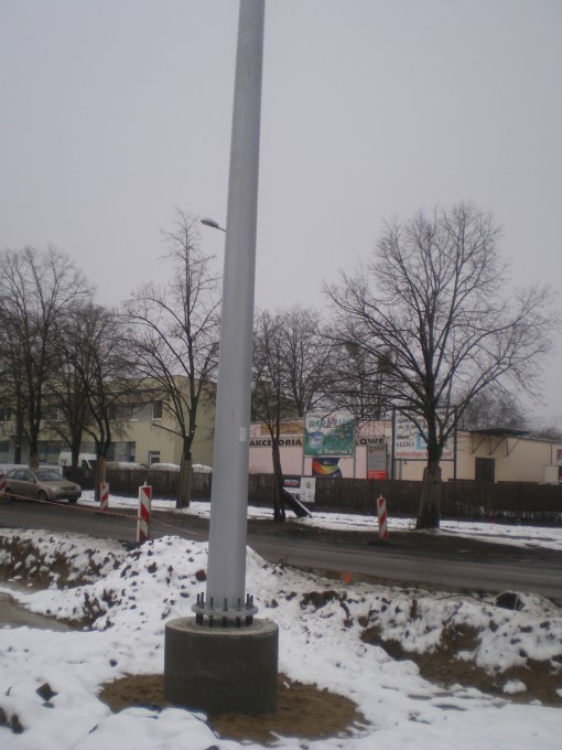 Słup trakcji tramwajowej na ulicy Towarowej (22 stycznia 2015)