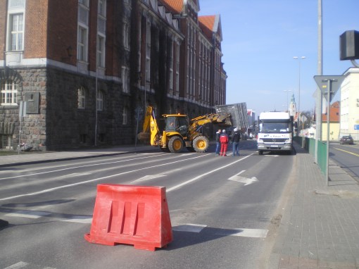 Budowa linii tramwajowej w alei Piłsudskiego (8 marca 2015)