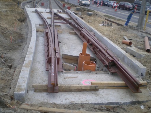 Budowa linii tramwajowej przy ulicy Tuwima (21 marca 2015) - mijanka przy osiedlu Mleczna