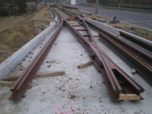Budowa linii tramwajowej przy ulicy Tuwima (21 marca 2015) - mijanka przy osiedlu Mleczna
