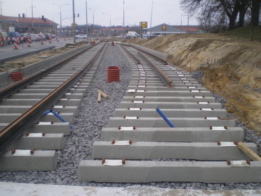 Budowa linii tramwajowej przy ulicy Tuwima (21 marca 2015) - mijanka przy osiedlu Mleczna