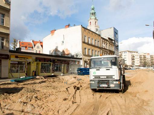 Budowa linii tramwajowej w ulicy 11 Listopada (3 kwietnia 2015)