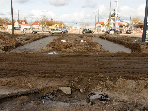 Budowa przystanku końcowego linii tramwajowej na placu Konstytucji 3 Maja (3 kwietnia 2015)