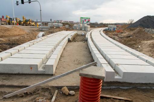 Budowa linii tramwajowej przy ulicy Płoskiego (4 kwietnia 2015)