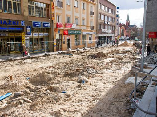 Budowa linii tramwajowej w ulicy 11 Listopada (3 kwietnia 2015)