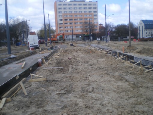 Budowa linii tramwajowej na placu Konstytucji 3 Maja (16 kwietnia 2015)