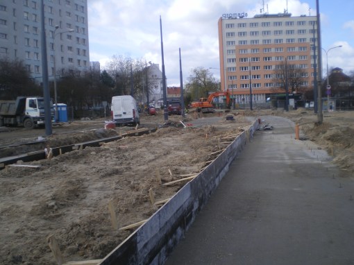 Budowa linii tramwajowej na placu Konstytucji 3 Maja (16 kwietnia 2015)