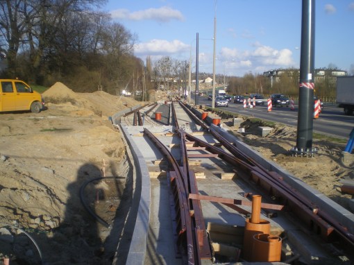 Budowa linii tramwajowej przy ulicy Tuwima (16 kwietnia 2015) - mijanka przy skrzyżowaniu z ulicą Iwaszkiewicza