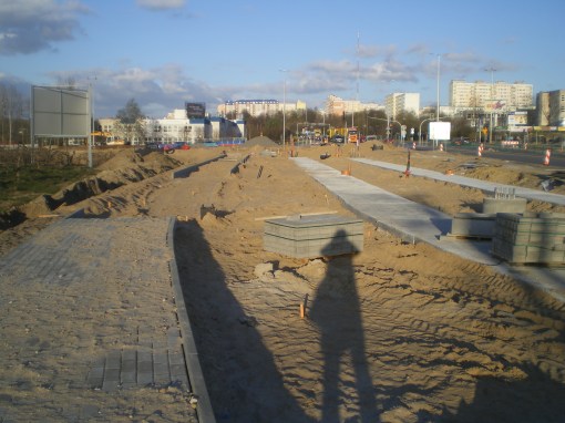 Budowa linii tramwajowej przy skrzyżowaniu ulicy Tuwima z aleją Sikorskiego i ulicą Synów Pułku (16 kwietnia 2015)