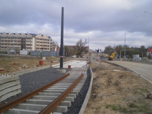 Budowa linii tramwajowej przy ulicy Płoskiego (17 kwietnia 2015)