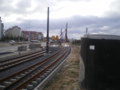 Budowa linii tramwajowej przy ulicy Płoskiego (17 kwietnia 2015)