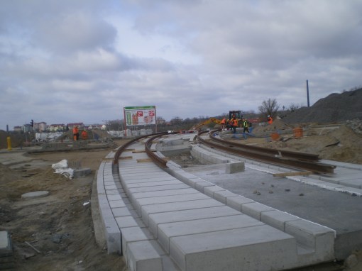 Budowa linii tramwajowej na skrzyżowaniu ulic Płoskiego, Witosa i Bukowskiego (17 kwietnia 2015)