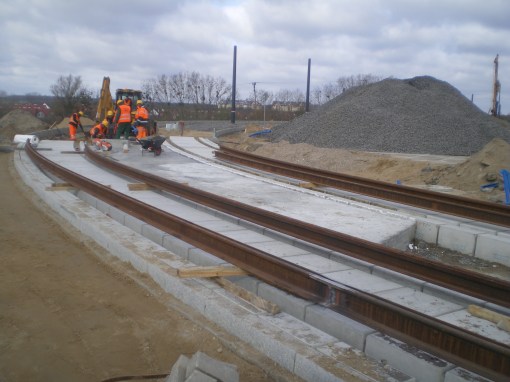Budowa linii tramwajowej na skrzyżowaniu ulic Płoskiego, Witosa i Bukowskiego (17 kwietnia 2015)