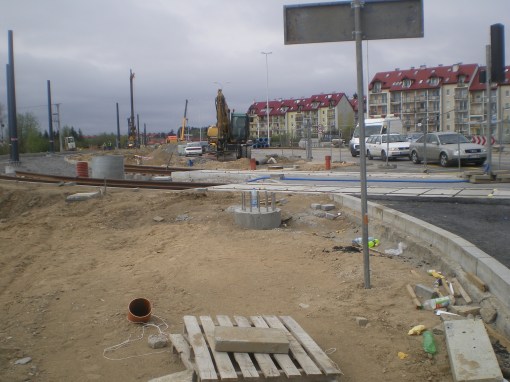 Budowa linii tramwajowej na skrzyżowaniu ulic Płoskiego, Witosa i Bukowskiego (28 kwietnia 2015)