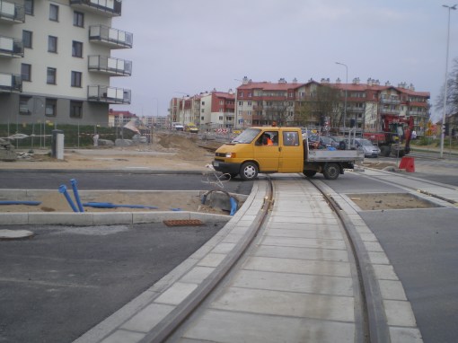 Budowa linii tramwajowej na skrzyżowaniu ulic Płoskiego, Witosa i Bukowskiego (28 kwietnia 2015)
