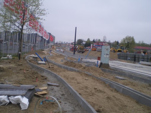 Budowa linii tramwajowej przy alei Sikorskiego (28 kwietnia 2015)