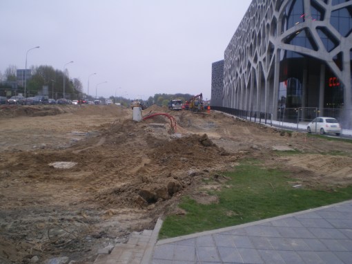 Budowa linii tramwajowej przy alei Sikorskiego (28 kwietnia 2015)