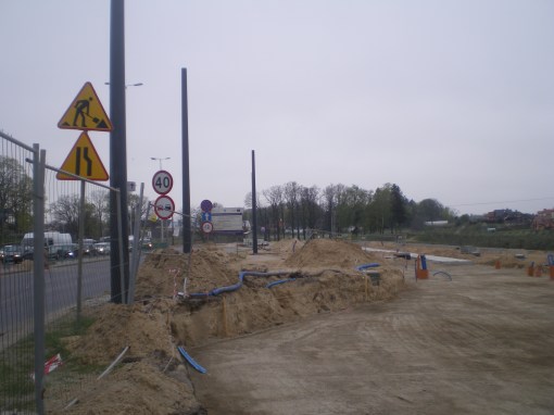 Budowa linii tramwajowej przy ulicy Tuwima przy skrzyżowaniu z aleją Sikorskiego i ulicą Synów Pułku (28 kwietnia 2015)