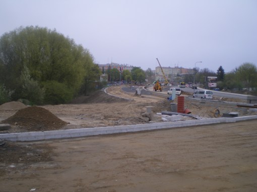 Budowa linii tramwajowej na skrzyżowaniu alej Sikorskiego i Obrońców Tobruku (28 kwietnia 2015)