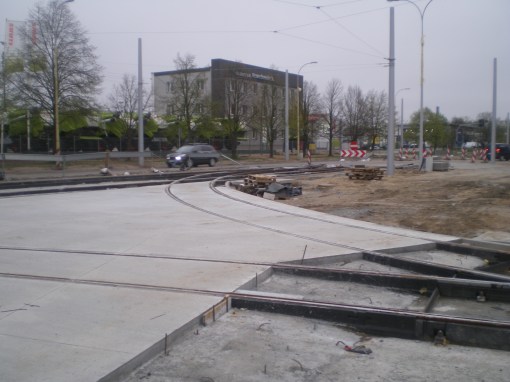 Budowa linii tramwajowej przy ulicy Towarowej (28 kwietnia 2015) - wjazd do zajezdni tramwajowej