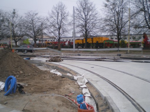 Budowa linii tramwajowej przy ulicy Towarowej (28 kwietnia 2015) - wjazd do zajezdni tramwajowej