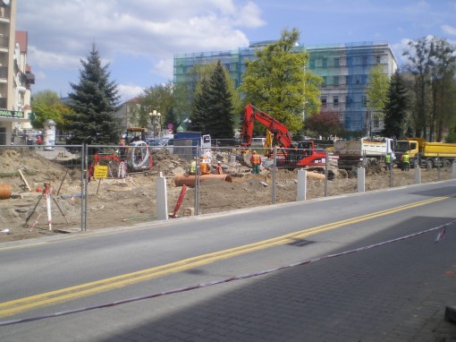 Budowa linii tramwajowej w alei Piłsudskiego (30 kwietnia 2015)