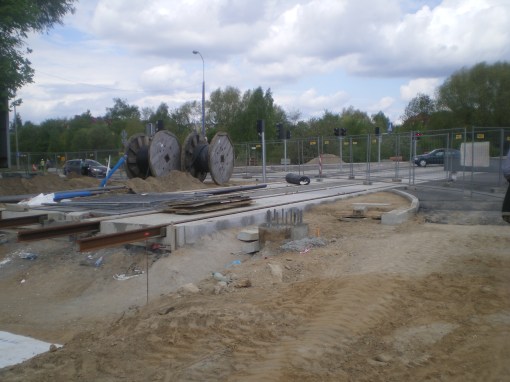 Budowa linii tramwajowej przy alei Sikorskiego (10 maja 2015) - skrzyżowanie z aleją Obrońców Tobruku