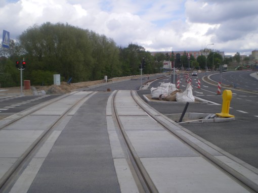 Budowa linii tramwajowej przy alei Sikorskiego (10 maja 2015) - skrzyżowanie z aleją Obrońców Tobruku