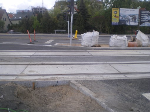 Budowa linii tramwajowej przy alei Sikorskiego (10 maja 2015) - skrzyżowanie z aleją Obrońców Tobruku