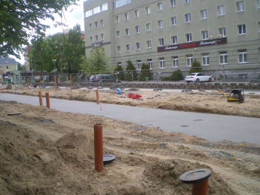 Budowa linii tramwajowej w ulicy Kościuszki (10 maja 2015) - podbudowa pod torowisko między ulicami Kołobrzeską i Mickiewicza