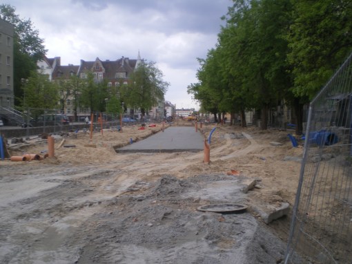 Budowa linii tramwajowej w ulicy Kościuszki (10 maja 2015) - podbudowa pod torowisko między ulicami Kołobrzeską i Mickiewicza