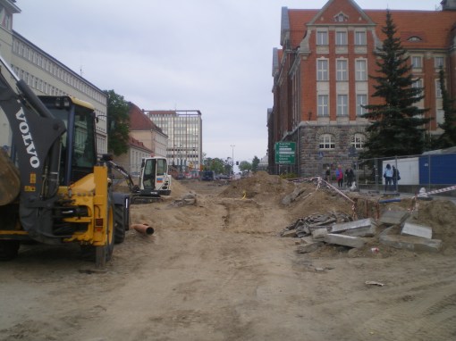 Budowa linii tramwajowej w alei Piłsudskiego (13 maja 2015)