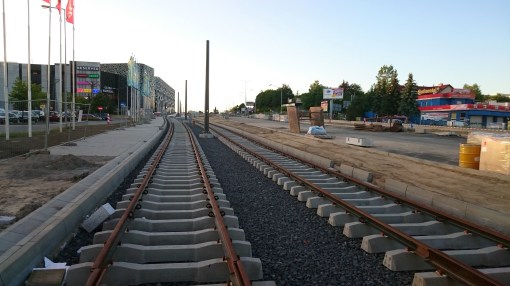 Budowa linii tramwajowej przy alei Sikorskiego (15 czerwca 2015) - przystanek Real