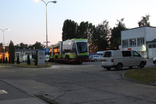 Pierwszy Solaris Tramino Olsztyn (numer taborowy #3001) wyrusza z fabryki Solarisa w Poznaniu w drogę do Olsztyna (10 czerwca 2015)