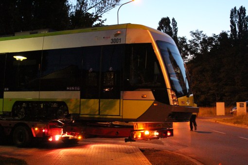 Pierwszy Solaris Tramino Olsztyn (numer taborowy #3001) wyrusza z fabryki Solarisa w Poznaniu w drogę do Olsztyna (10 czerwca 2015)